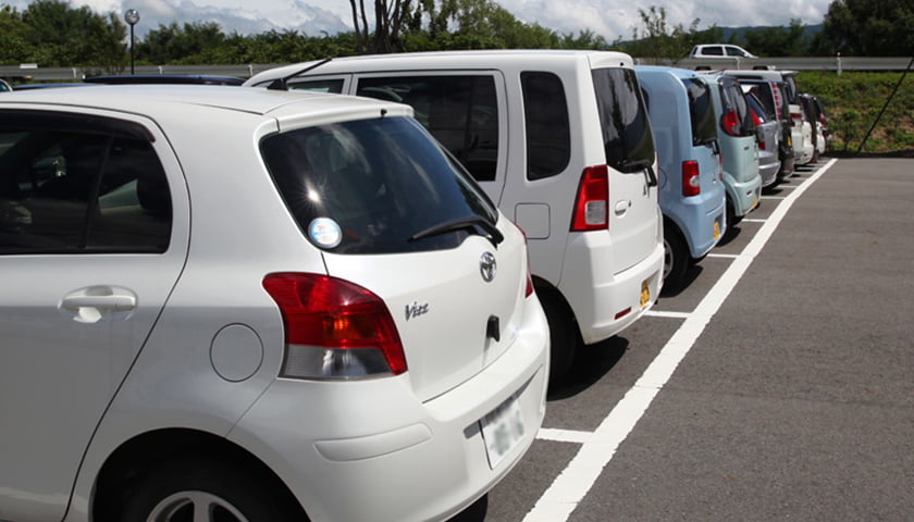 社員駐車場 うしろをそろえる